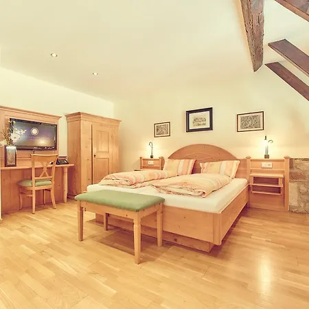 Landgasthof Zur Sonne 3* فير